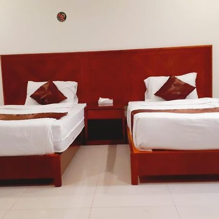 Iwan Alandalusia Al Ajaweed Aparthotel Jeddah Bagian luar foto