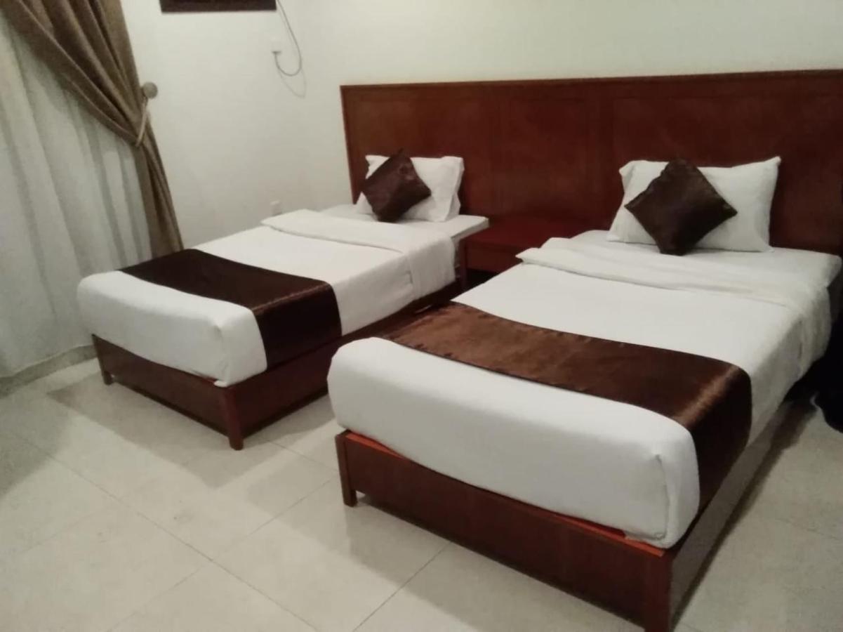 Iwan Alandalusia Al Ajaweed Aparthotel Jeddah Bagian luar foto