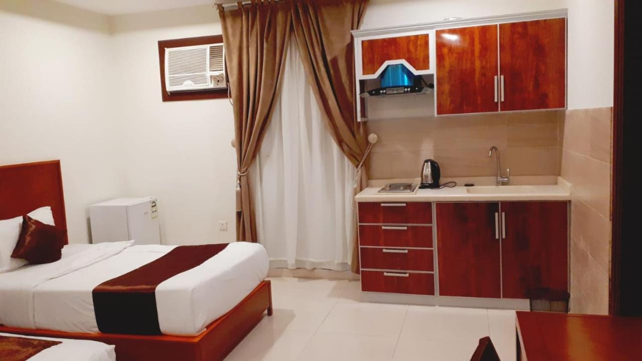 Iwan Alandalusia Al Ajaweed Aparthotel Jeddah Bagian luar foto