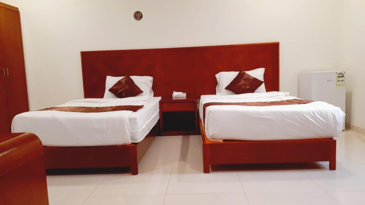 Iwan Alandalusia Al Ajaweed Aparthotel Jeddah Bagian luar foto