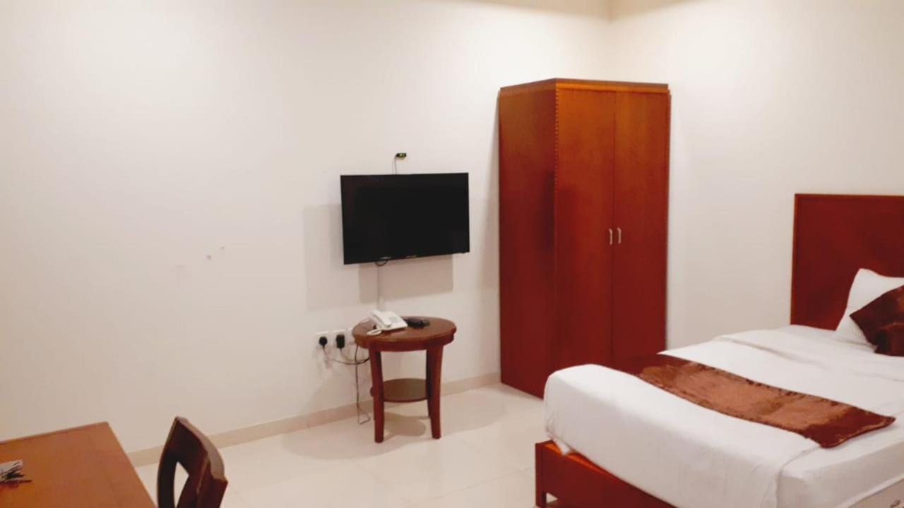 Iwan Alandalusia Al Ajaweed Aparthotel Jeddah Bagian luar foto